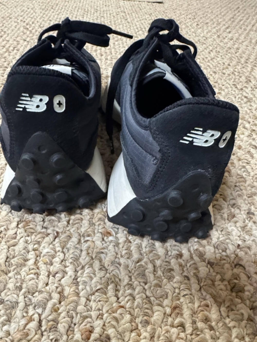 Figs New Balance 327-Black /White -8.5 Worn a few times -like new. No box. - Picture 10 of 16